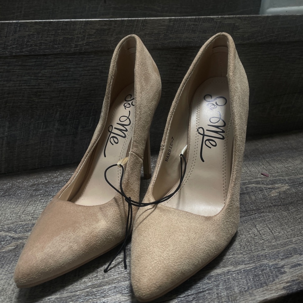 So Me Tan Classic Pointed-Toe Heels